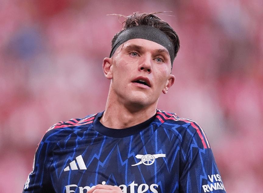 九游体育-包含欧冠今夜走向成谜；阿贾克斯再遭质疑；悬念犹存；训练强度明显提升的词条